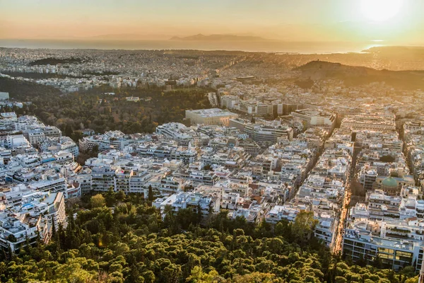 Atina, Yunanistan, Parthenon Tapınağı ile Akropolisi. Ünlü eski Parthenon Tapınağı Atina ana dönüm noktası olduğunu. Herodes Atticus, Erechtheion Caryatid sundurma isimlerinden kenti Odeon görünümünü.