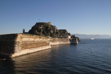 Korfu (Korfu) görünümü. Korfu - Corfu Island, Yunanistan başkenti. Panagia Vlacherna ve ada, Pontikonissi (mouse Adası) Vigla, Corfu yakınındaki.