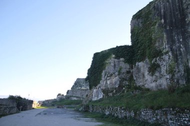 Korfu (Korfu) görünümü. Korfu - Corfu Island, Yunanistan başkenti. Panagia Vlacherna ve ada, Pontikonissi (mouse Adası) Vigla, Corfu yakınındaki.