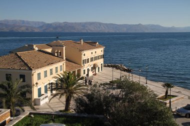 Korfu (Korfu) görünümü. Korfu - Corfu Island, Yunanistan başkenti. Panagia Vlacherna ve ada, Pontikonissi (mouse Adası) Vigla, Corfu yakınındaki.