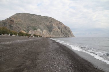 Santorini, Yunanistan. Şaşırtıcı Santorini doğa görünümünü, Santorini, Geleneksel Kikladik Santorini evleri, Oia Köyü, Fira, volkan caldera. Geleneksel ve ünlü Kiklad evleri ve kiliseleri Caldera, Ege Denizi üzerinde mavi kubbeler ile.