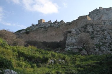Acrocorinth, üst Korint Kalesi, antik Corinth, Akropolisi antik şehir Corinth, Yunanistan nezaret yekpare kayadır. Arkeolojik Acrocorinth, Peloponnese, Yunanistan eski Corinth Akropolisi.