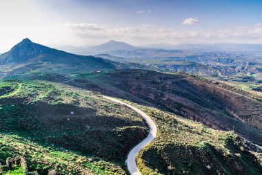 Acrocorinth, üst Korint Kalesi, antik Corinth, Akropolisi antik şehir Corinth, Yunanistan nezaret yekpare kayadır. Arkeolojik Acrocorinth, Peloponnese, Yunanistan eski Corinth Akropolisi.