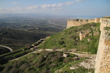 Acrocorinth, üst Korint Kalesi, antik Corinth, Akropolisi antik şehir Corinth, Yunanistan nezaret yekpare kayadır. Arkeolojik Acrocorinth, Peloponnese, Yunanistan eski Corinth Akropolisi.
