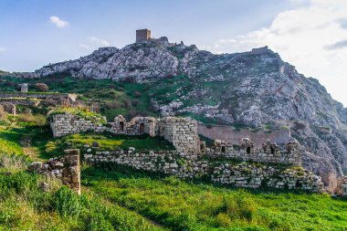 Acrocorinth, üst Korint Kalesi, antik Corinth, Akropolisi antik şehir Corinth, Yunanistan nezaret yekpare kayadır. Arkeolojik Acrocorinth, Peloponnese, Yunanistan eski Corinth Akropolisi.
