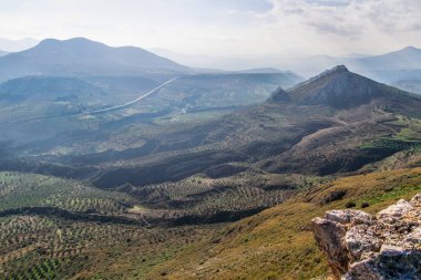 Acrocorinth, üst Korint Kalesi, antik Corinth, Akropolisi antik şehir Corinth, Yunanistan nezaret yekpare kayadır. Arkeolojik Acrocorinth, Peloponnese, Yunanistan eski Corinth Akropolisi.