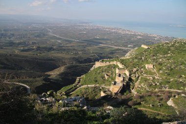 Acrocorinth, üst Korint Kalesi, antik Corinth, Akropolisi antik şehir Corinth, Yunanistan nezaret yekpare kayadır. Arkeolojik Acrocorinth, Peloponnese, Yunanistan eski Corinth Akropolisi.