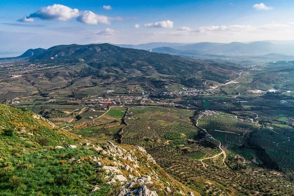 Acrocorinth, üst Korint Kalesi, antik Corinth, Akropolisi antik şehir Corinth, Yunanistan nezaret yekpare kayadır. Arkeolojik Acrocorinth, Peloponnese, Yunanistan eski Corinth Akropolisi.