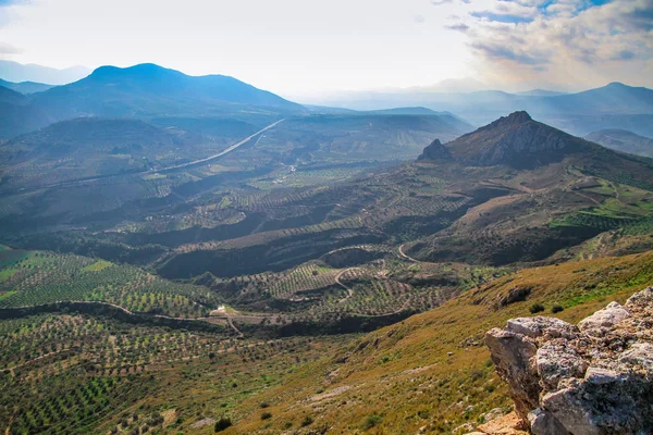 Acrocorinth, üst Korint Kalesi, antik Corinth, Akropolisi antik şehir Corinth, Yunanistan nezaret yekpare kayadır. Arkeolojik Acrocorinth, Peloponnese, Yunanistan eski Corinth Akropolisi.