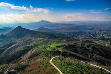 Acrocorinth, üst Korint Kalesi, antik Corinth, Akropolisi antik şehir Corinth, Yunanistan nezaret yekpare kayadır. Arkeolojik Acrocorinth, Peloponnese, Yunanistan eski Corinth Akropolisi.