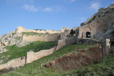 Acrocorinth, üst Korint Kalesi, antik Corinth, Akropolisi antik şehir Corinth, Yunanistan nezaret yekpare kayadır. Arkeolojik Acrocorinth, Peloponnese, Yunanistan eski Corinth Akropolisi.