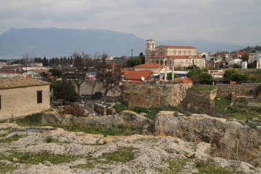 Peloponnese, Yunanistan eski Corinth kalıntıları. Arkeoloji arka plan, Apollon Tapınağı (6 c. M.Ö.) Antik Corinth, Antik Yunanistan içinde.