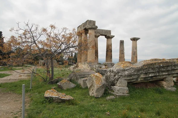 Ruinas Antigua Corinto Peloponeso Grecia Antecedentes Arqueológicos Templo Apolo Antigua —  Fotos de Stock