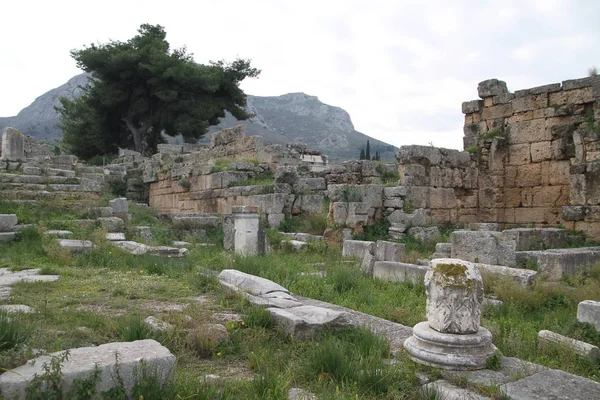 Ruinas Antigua Corinto Peloponeso Grecia Antecedentes Arqueológicos Templo Apolo Antigua —  Fotos de Stock