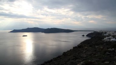 Santorini, Yunanistan. Şaşırtıcı Santorini doğa görünümünü, Santorini, Geleneksel Kikladik Santorini evleri, Oia Köyü, Fira, volkan caldera. 