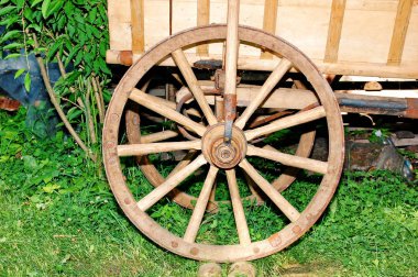 ahşap sepeti tekerlek.