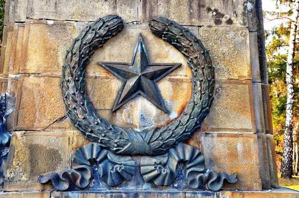 Stern auf einem Denkmal aus Granit. — Stockfoto