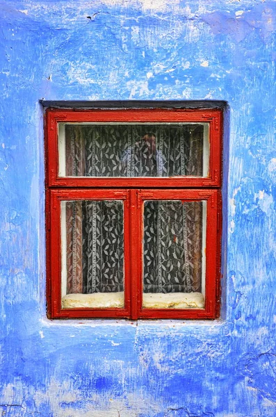 Oude ramen van het landelijke huis. — Stockfoto