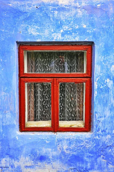 Vintage windows decorate the house. — Stock Photo, Image