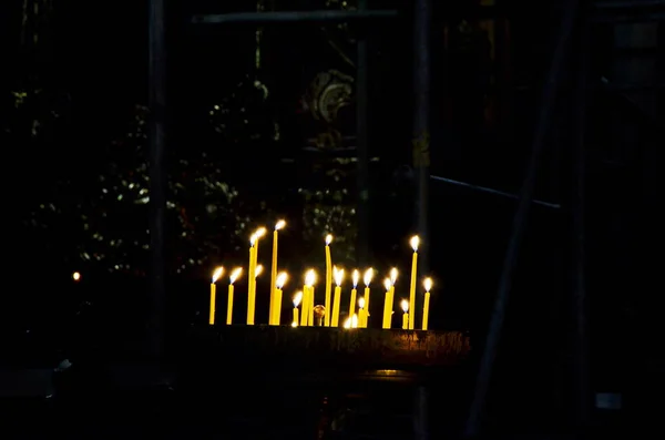 Kerzen der Erinnerung und Hoffnung. — Stockfoto