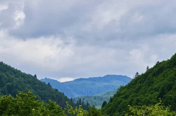 Berglandschaften im Sommer. — Stockfoto