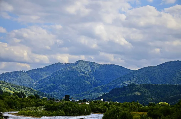 Paysages de montagne en été . — Photo