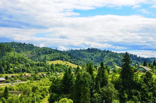 Berglandschaften im Sommer. — Stockfoto