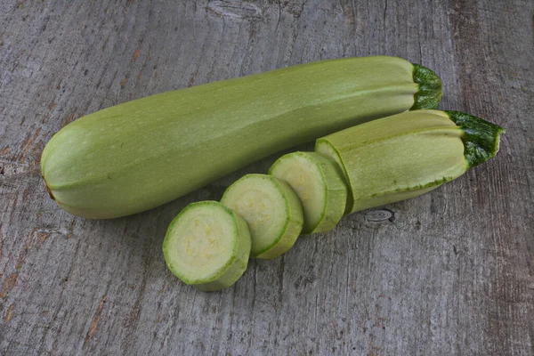 Frische Grüne Bio Zucchini Auf Einem Holztisch Bio Gemüse Der — Stockfoto