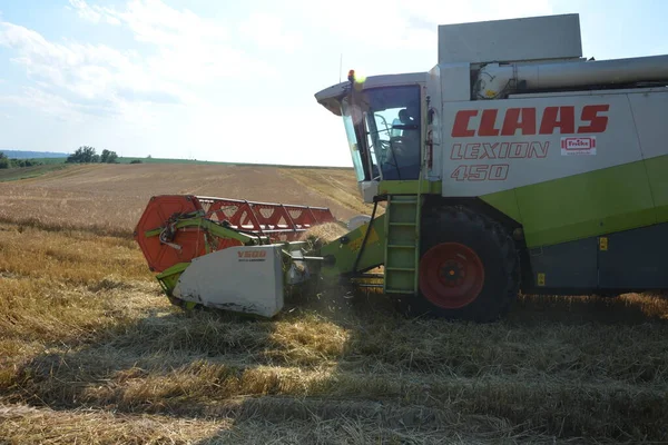 Augustus 2020 Rivne Regio Zdolbunov Oekraïne Oogsters Oogsten Landbouwgewassen Tarwe — Stockfoto