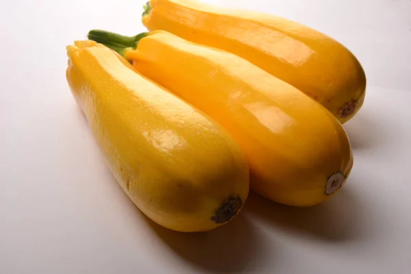 Calabacín Amarillo Aislado Blanco Calabacín Crudo Vegetal Calabaza Médula Orgánica — Foto de Stock