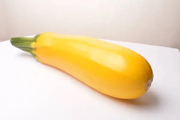 Zucchini Kuning Terisolasi Putih Mentah Courgette Vegetable Organic Marrow Squash — Stok Foto