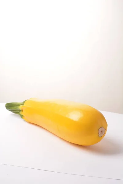 Calabacín Amarillo Aislado Blanco Calabacín Crudo Vegetal Calabaza Médula Orgánica — Foto de Stock