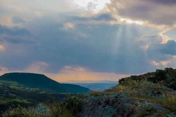 ufuk doğru seyir bir dağın tepesinden günbatımı