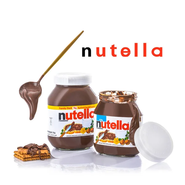 Nutella Coklat Pada Latar Belakang Putih — Stok Foto