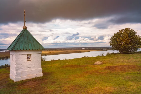 Chapelle Konstantinovo Région Moscou Russie Coucher Soleil Spectaculaire Ciel Nuageux — Photo