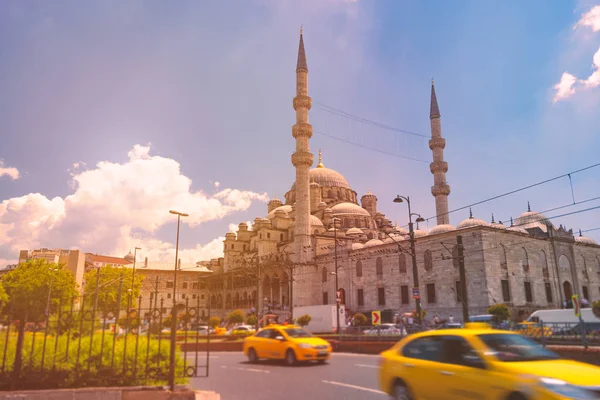 Κωνσταντινούπολη Τουρκία Ιουλίου 2014 Yeni Cami Οθωμανικό Αυτοκρατορικό Τζαμί Βρίσκεται — Φωτογραφία Αρχείου