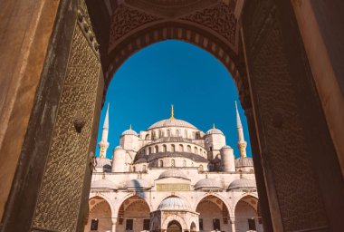 İstanbul ' da bulunan eski ve güzel Sultan Ahmed Camii (Sultanahmet Camii) Osmanlı imparatorluk Camii. Arka plan mavi gökyüzünde.
