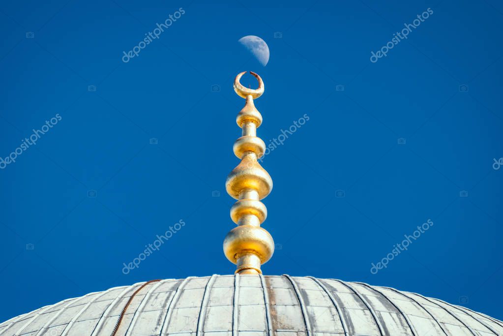 Parte superior de la antigua y hermosa mezquita del sultán Ahmed