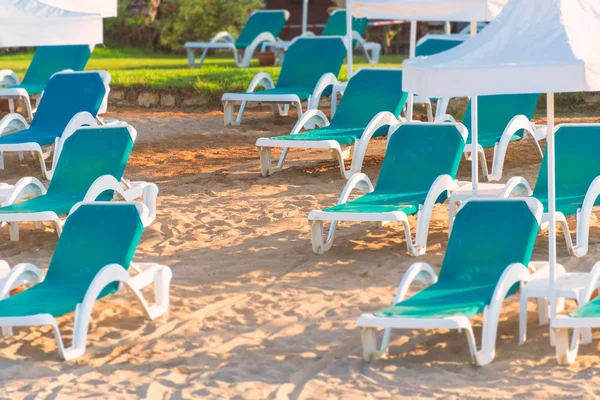 Beach Turkey Sand Foreground White Sun Shade Umbrellas Chairs Background — Stock Photo, Image