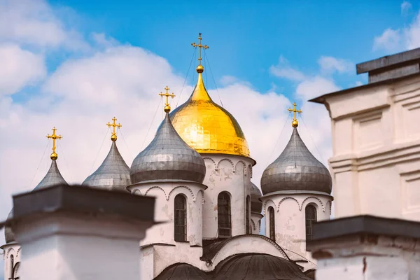 Kopuły kościoła w Nowogrodzie Kreml, Rosja — Zdjęcie stockowe