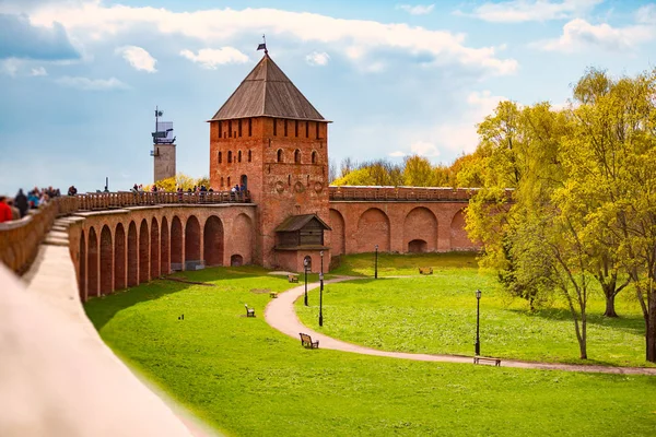 Novgorod kremlin duvarı ve Rusya'da Kulesi — Stok fotoğraf