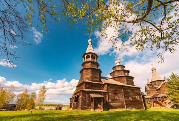 Chiesa in Norvegia nella giornata di sole — Foto Stock