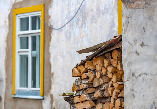 Nahaufnahme auf einem großen Haufen gehäckselten Bauholzes — Stockfoto