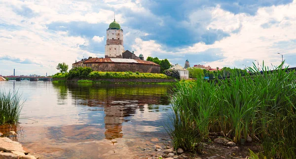 Zamek Vyborg w Rosji w letni dzień — Zdjęcie stockowe