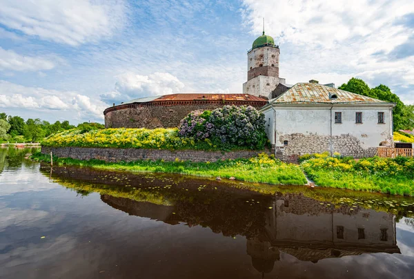 Rusya 'daki Vyborg Şatosu yaz günü — Stok fotoğraf