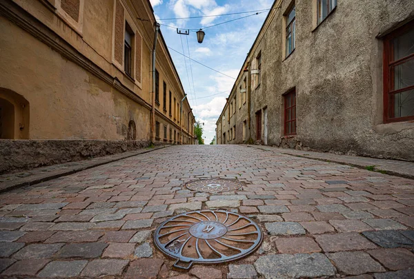 Oude binnenstad straat in Vyborg, Rusland — Stockfoto