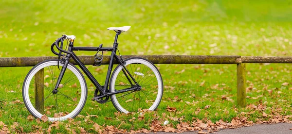 Vintage Fiets Door Hek Beieren Duitsland Europa — Stockfoto