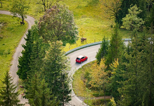 バイエルン ドイツ ヨーロッパの山の中で車 自動車旅行 — ストック写真