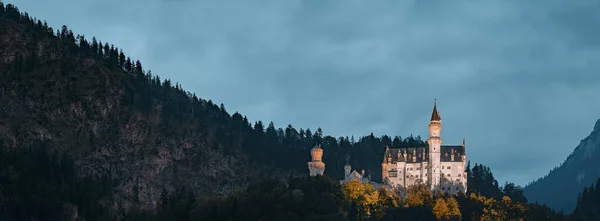 Schöne Aussicht Auf Das Weltberühmte Schloss Neuschwanstein Das Romanische Renaissance — Stockfoto