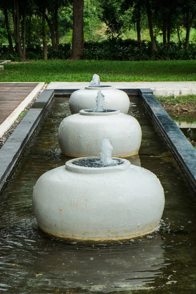 Fontana Decorazione Vaso Acqua Piscina — Foto Stock